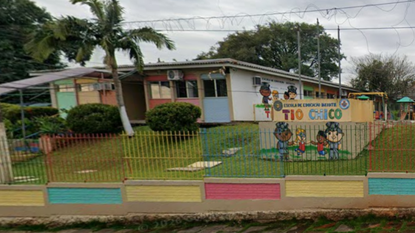 A Escola Tio Chico é mantida pela Brigada Militar de Porto Alegre e recebe filhos dos brigadistas
