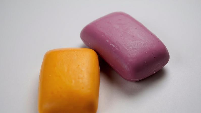 Como é feito o sabonete: a química que transforma óleo em limpeza diária