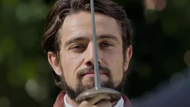 Capítulo de sexta, 12 de junho tem luta de esgrima entre Felipe (Rafael Cardoso) e Roberto (Romulo Estrela) na novela 'Além do Tempo'.