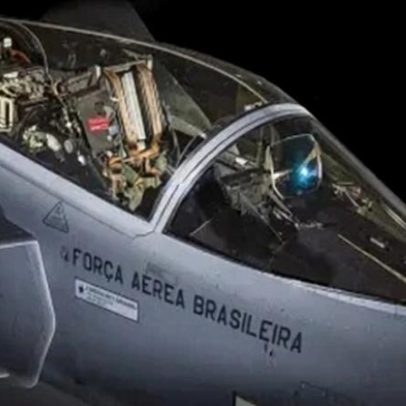 FAB recebe o primeiro Gripen F sueco para modernizar frota brasileira