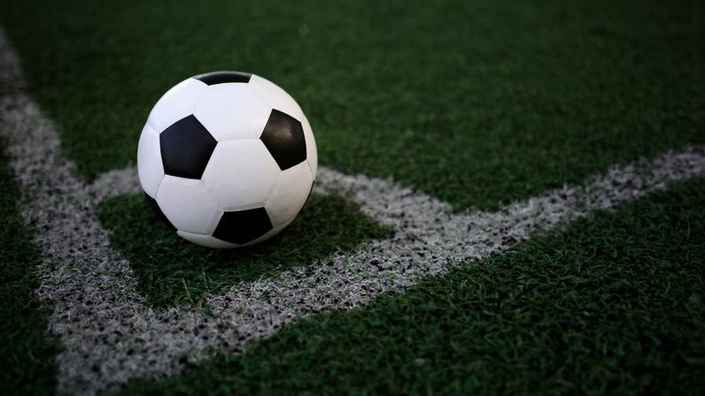 Jogo de futebol — Foto: Magnific