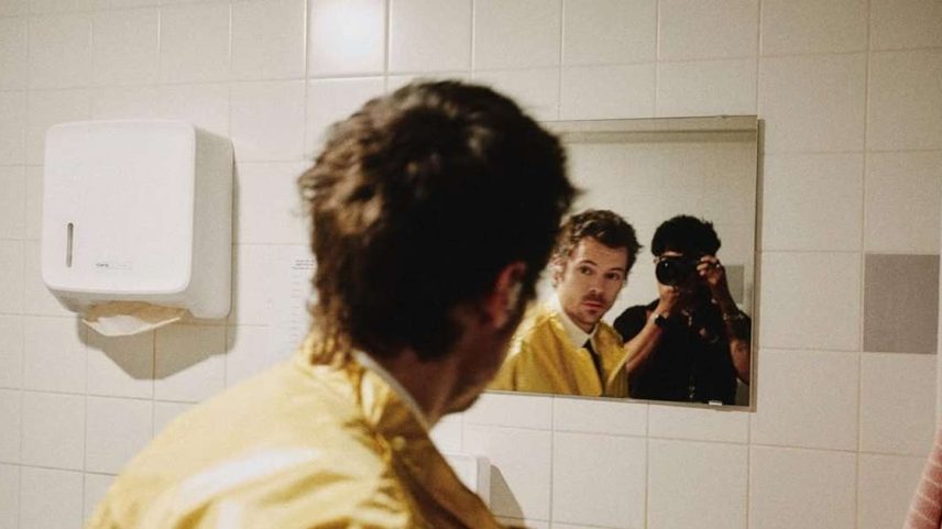 Harry Styles interrompe show para falar de Off Campus