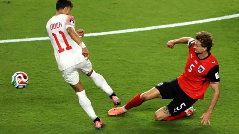 Posch (esq.) sofre lesão durante partida contra a Jordânia –