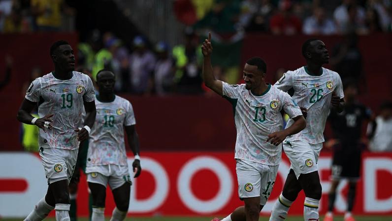 Senegal goleou e continua com chances de avançar na Copa do Mundo.
