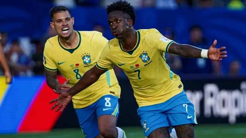 Vini Jr. chama atenção por detalhe íntimo em foto após jogo de estreia do Brasil na Copa 2026: 'Entendemos porque Virginia está gamadinha'.