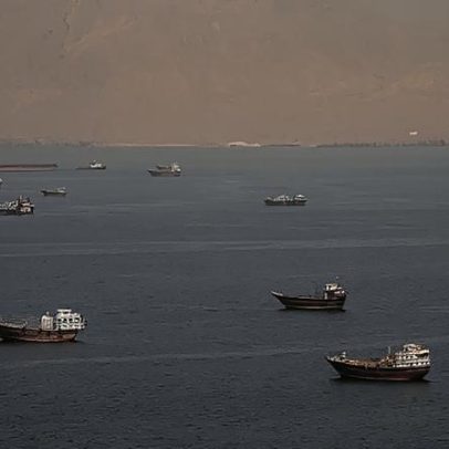 Irã anuncia fechamento do Estreito de Ormuz após ataques de Israel no Líbano