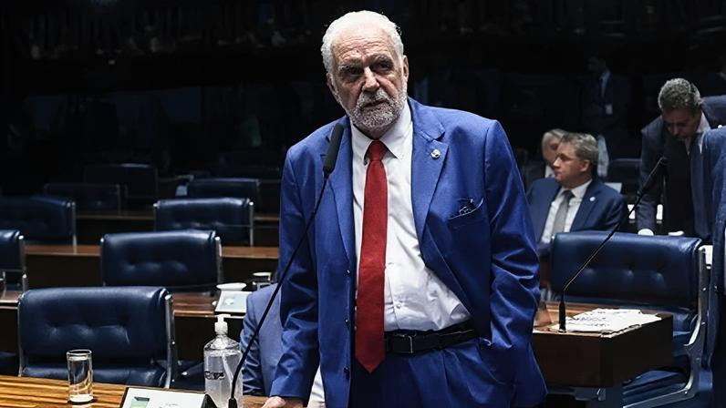O senador Jaques Wagner (PT-BA) em discurso no plenário do Senado