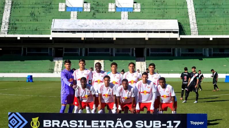 Jogadores do time sub-17 do Red Bull Bragantino.