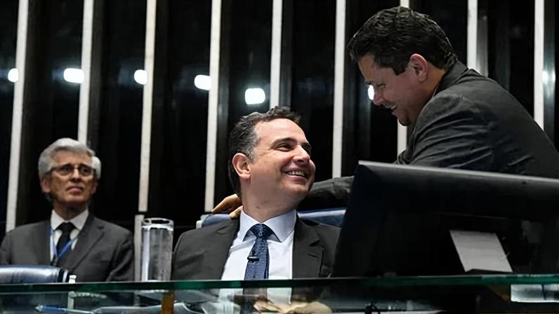 O senador Rodrigo Pacheco (PSD-MG), e o presidente do Senado, Davi Alcolumbre (União-AP)