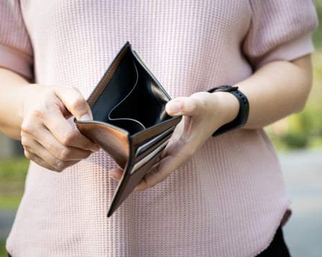 ‘Washington keeps telling Americans to look at the stock market. Americans are looking at their electric bills, their grocery receipts and their credit card balances.’