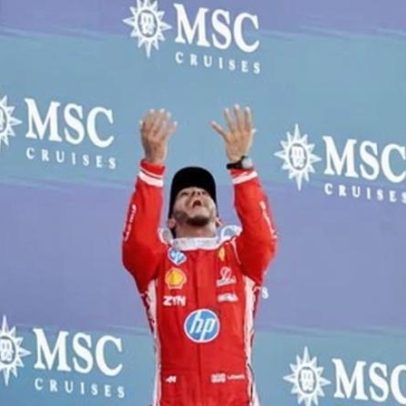 Hamilton vence primeira Ferrari na F1 em Barcelona; Antonelli não terminou
