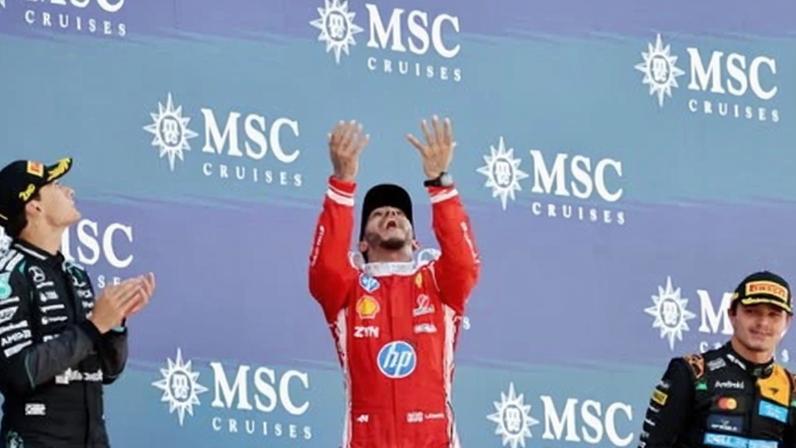 Hamilton vence primeira Ferrari na F1 em Barcelona; Antonelli não terminou