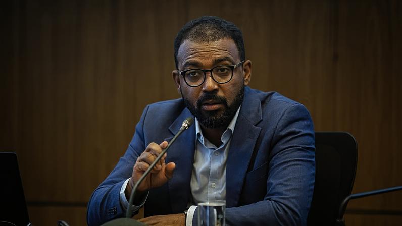 'Prefiro ter dezenas de processos judiciais a abrir mão da segurança e do sistema financeiro sólido', diz diretor do BC