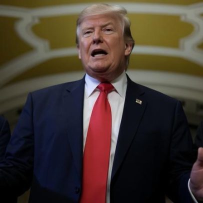 Trump mantém projeto de lei bipartidário em xeque nos EUA
