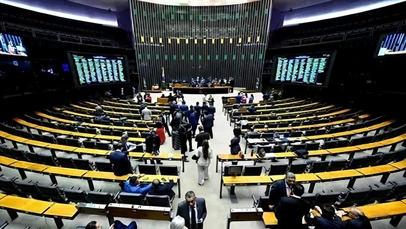 Plenário da Câmara dos Deputados durante sessão conjunta do Congresso Nacional