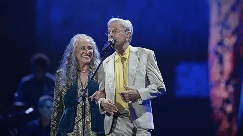 Caetano Veloso e Maria Bethânia cantaram no Palco Rio do Réveillon da praia de Copacabana, no Rio de Janeiro