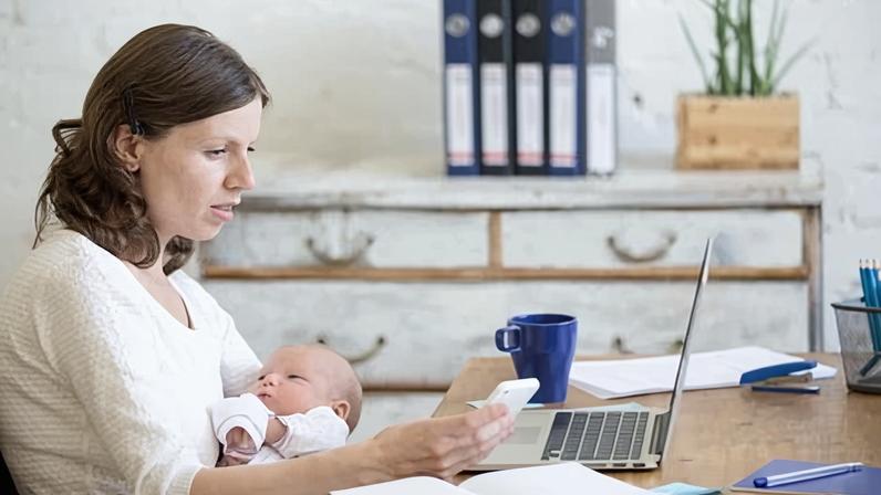 Mamães influenciadoras co-criam com IA; será que é melhor que com um homem?