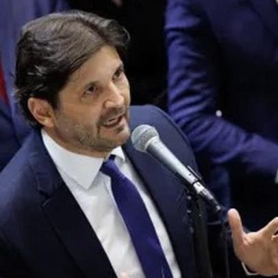 André do Prado confirma Eduardo Bolsonaro como seu suplente ao Senado