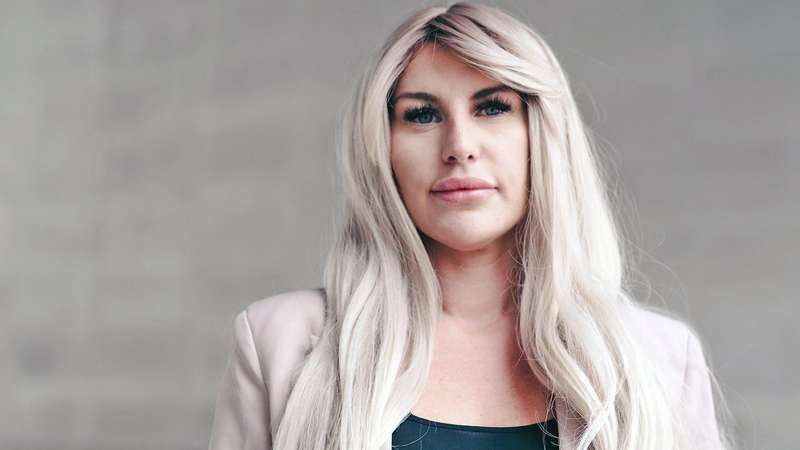 Rebecca, criadora de conteúdo no OnlyFans, foi alvo de mensagens abusivas e violência