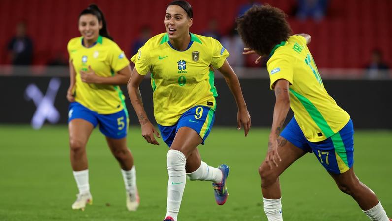 Jogadoras da seleção brasileira de futebol comemoram gol durante partida contra o time do Uruguai, válido pela Copa América Feminina 2025. Foto: Lívia Villas Boas/CBF