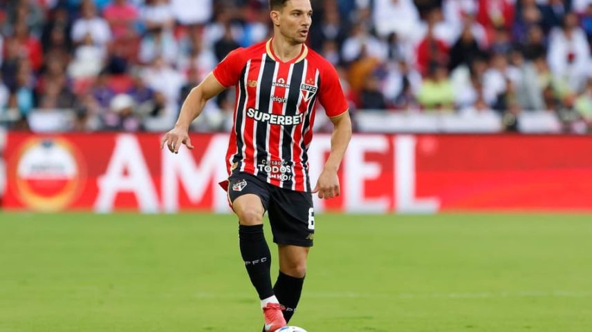 Cédric foi liberado e deve ser negociado (Foto: Rubens Chiri / São Paulo FC)