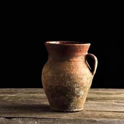 Vasos de barro regulam umidade e temperatura naturalmente