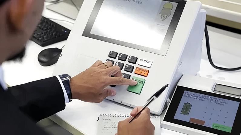 TSE (Tribunal Superior Eleitoral) abre consulta pública para aquisições de novas urnas para 2028