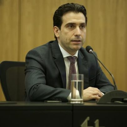 Investidores analisam relatório de política monetária e inflação no Brasil e EUA