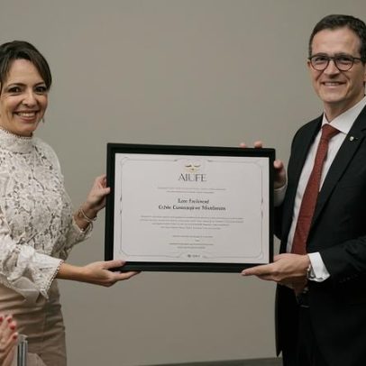 Juíza Ana Lya assume presidência da Ajufe, primeira mulher à frente