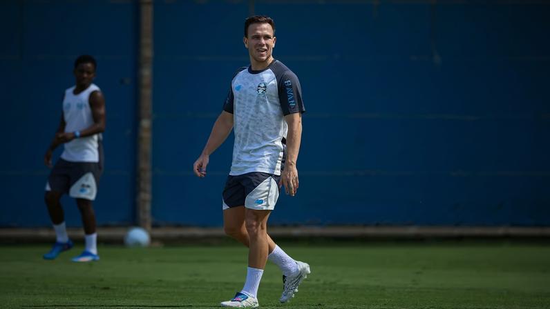 Arthur em treino do Grêmio — Foto: Lucas Uebel/Grêmio