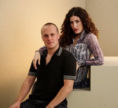 Sátira sobre influenciadores de John Early e Kate Berlant provoca rir e choro