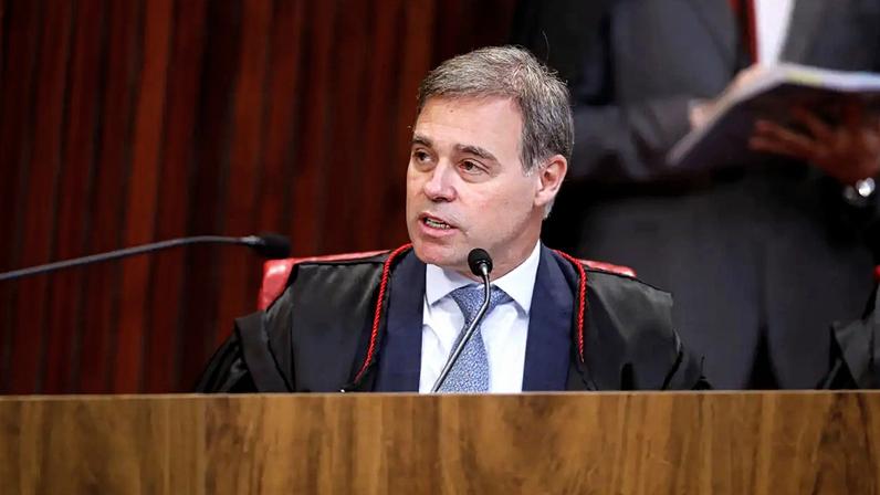 O ministro André Mendonça, durante sessão do TSE (Alejandro Zambrana/TSE)