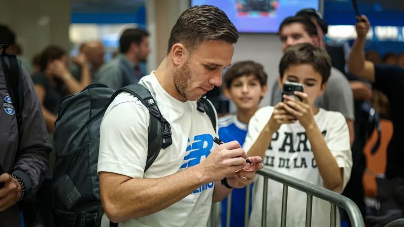 Arthur em viagem do Grêmio — Foto: Lucas Uebel/Grêmio