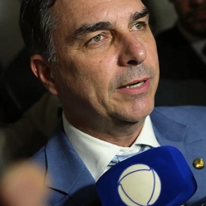 Palanque de Flávio no Rio muda após desistência de Castro
