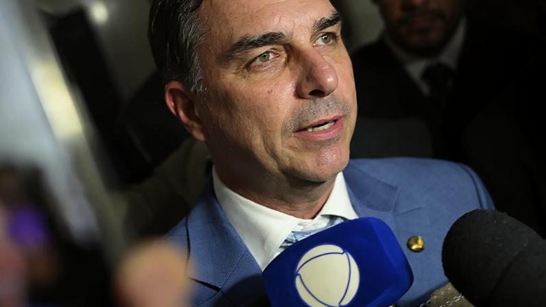 Senador Flávio Bolsonaro (PL-RJ): pré-candidato a presidente precisa reformular palanque no Rio. (Ton Molina/Agência Senado)