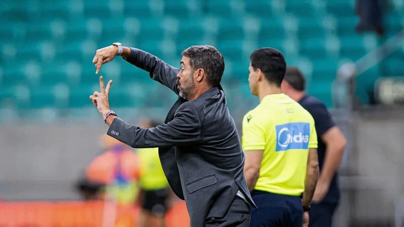 Melhora defensiva com Artur Jorge muda rumos do Cruzeiro no Brasileirão
