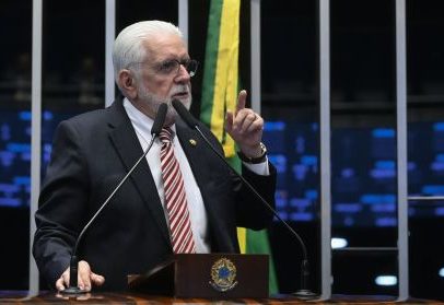 Lula discute com Jaques a permanência na liderança do governo