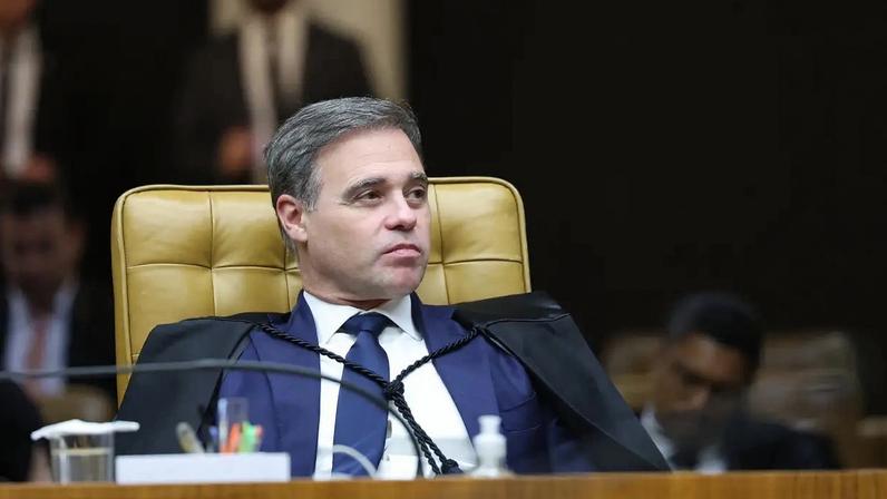 O ministro André Mendonça, durante sessão do STF