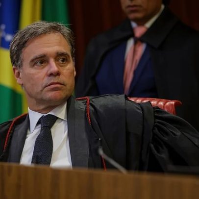 Mendonça bloqueia posts que associam Lula e Flávio a crime organizado