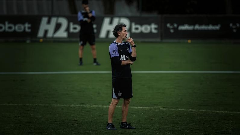 Técnico do Atlético-MG em treino — Foto: Pedro Souza / Atlético