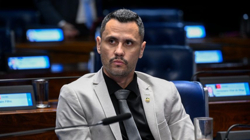 Senador Cleitinho Azevedo critica proposta de pré-candidato Romeu Zema de taxar universitários