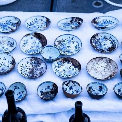 Porcelana bem preservada encontrada em naufrágio do século 18, com fotos