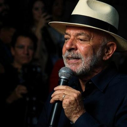 Lula pede a Trump que impeça tarifaço, diz você me deve uma reunião