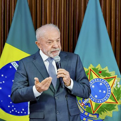 Lula anuncia crédito para compra de motos e bicicletas elétricas de entregadores