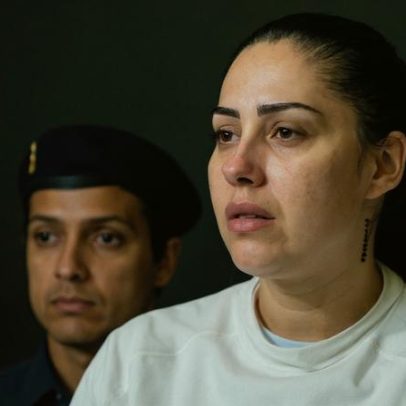 Monique Medeiros deixa a prisão após perdão judicial no caso Henry Borel