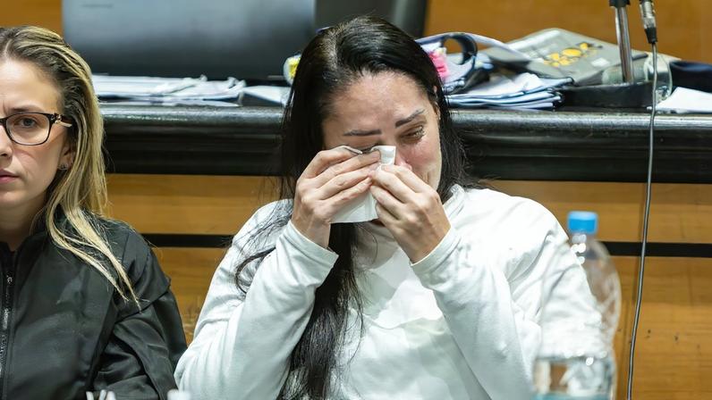 Monique Medeiros durante julgamento no Tribunal do Júri pela morte de Henry Borel