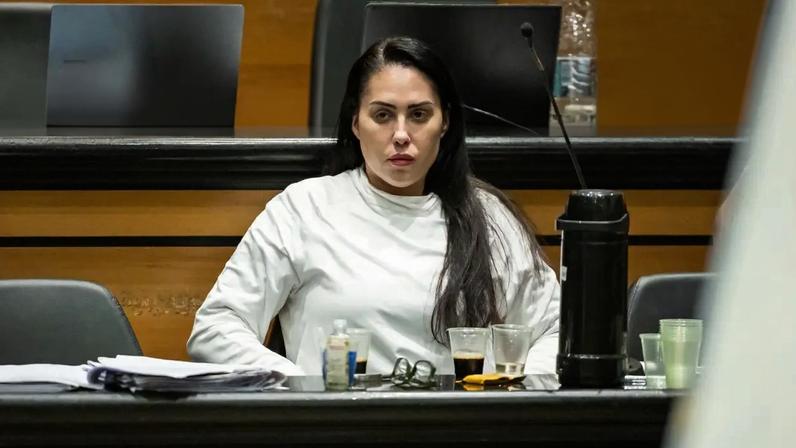 Monique Medeiros no julgamento sobre a morte do filho.