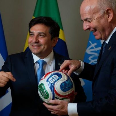 Ministro entrega marco regulatório da Copa Feminina à Fifa