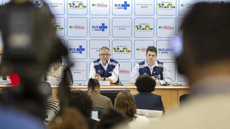Diretor do Programa de Imunizações também minimizou ocorrências e usou episódio para exaltar monitoramento.
