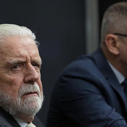 Líder do governo afirma manter candidatura à reeleição, mesmo alvo da PF
